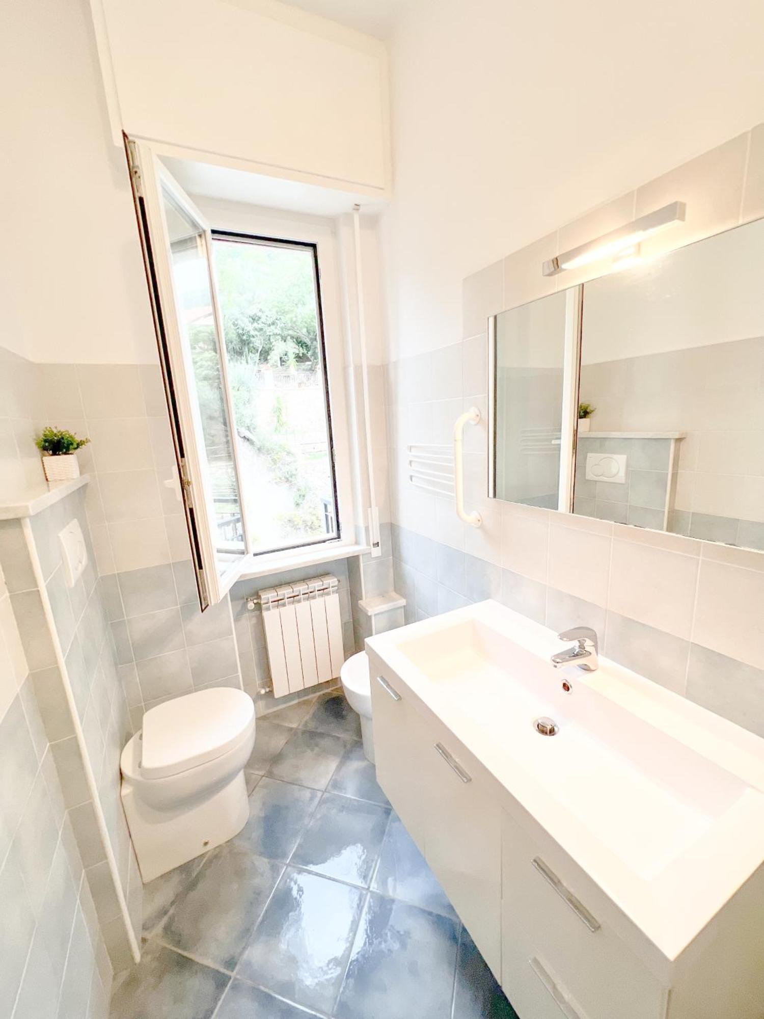 A 5 Minuti Dal Mare - Dolphin Beach House Spotorno Luaran gambar